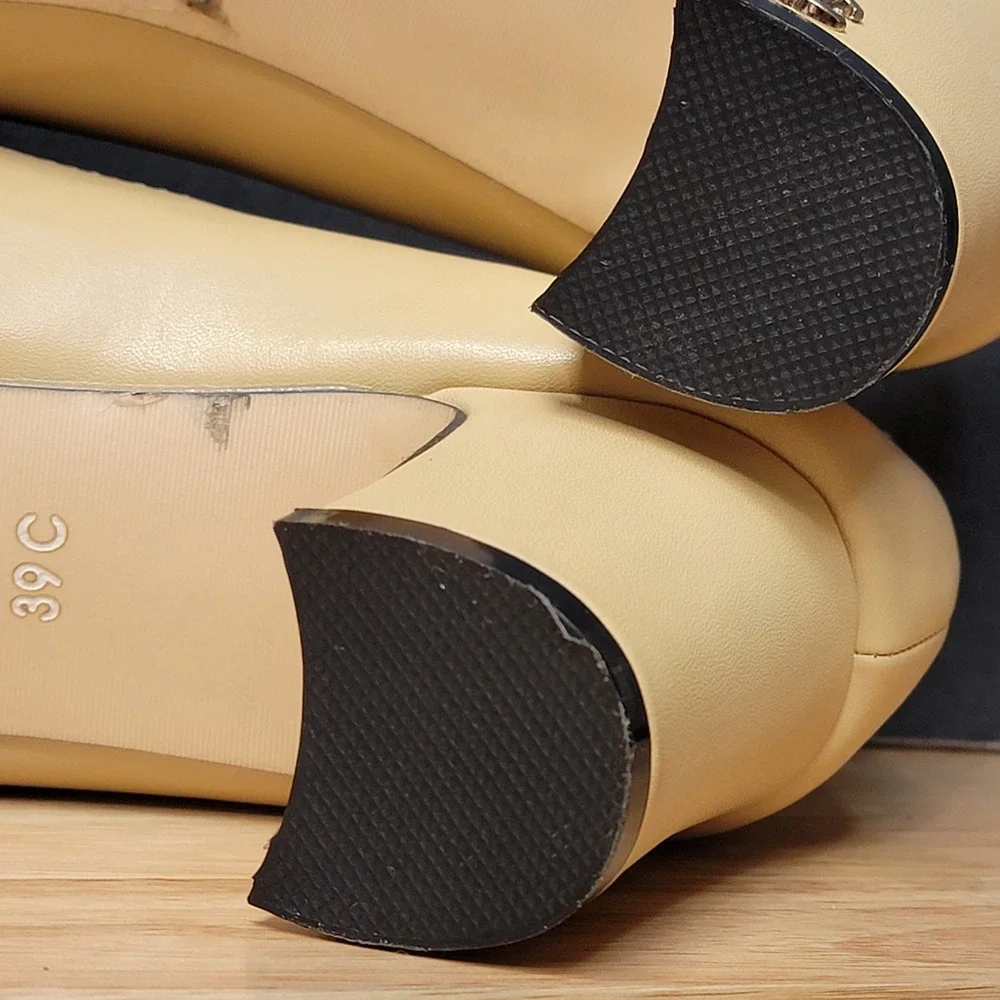 CHANEL Cap Toe Heels Beige Black Leather Block Heel Pumps Made‎ in Italy Size 39